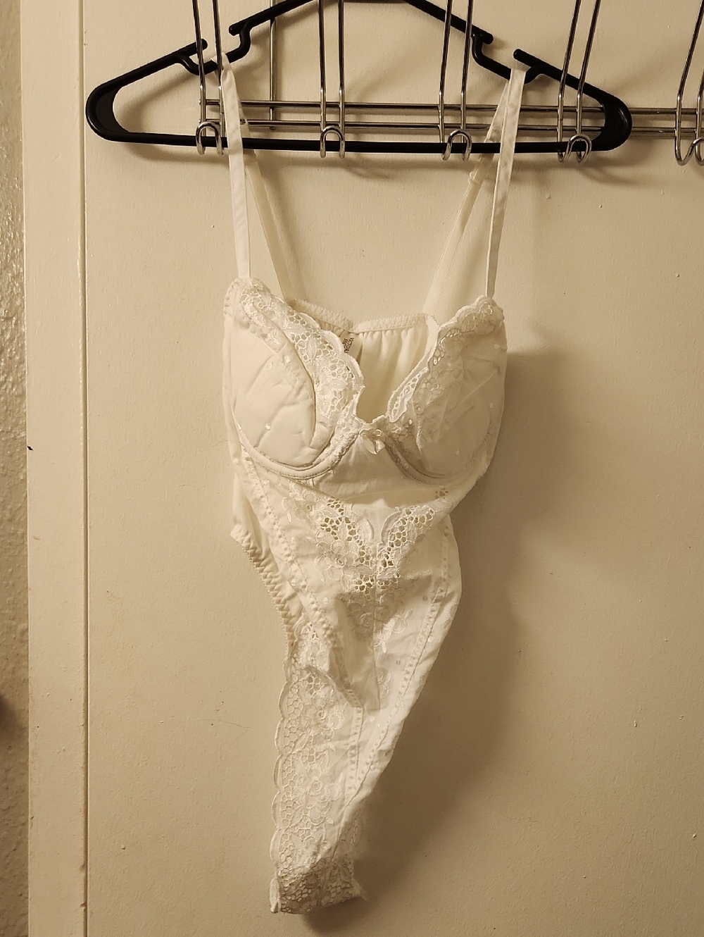 Victoria's Secret White Lace Underwire Bodysuit 36 B